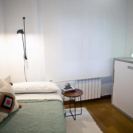 Junto A La Ria & Parking بلباو